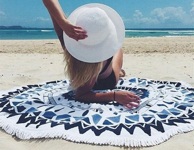 Як правильно вибрати тканину для покривала на пляж і пікнік?