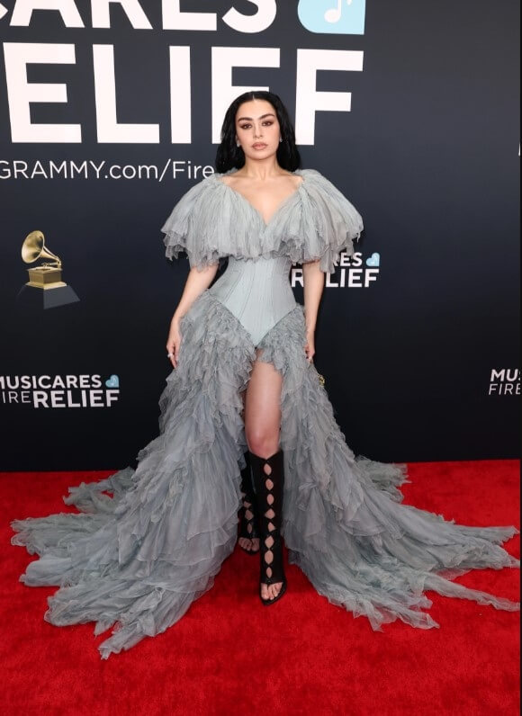 67-muzichna-premiya-grammy-awards-povtoryuyemo-obrazi-zirok-6