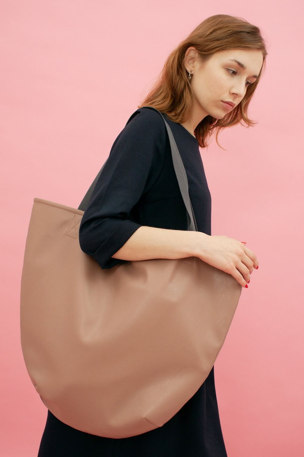 iz-kakogo-materiala-i-kakogo-fasona-sshit-sumku-shopper-3