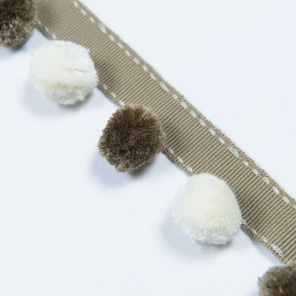 Тасьма репсова з помпонами Ірма колір оливка, молочний 20 мм /25 м
