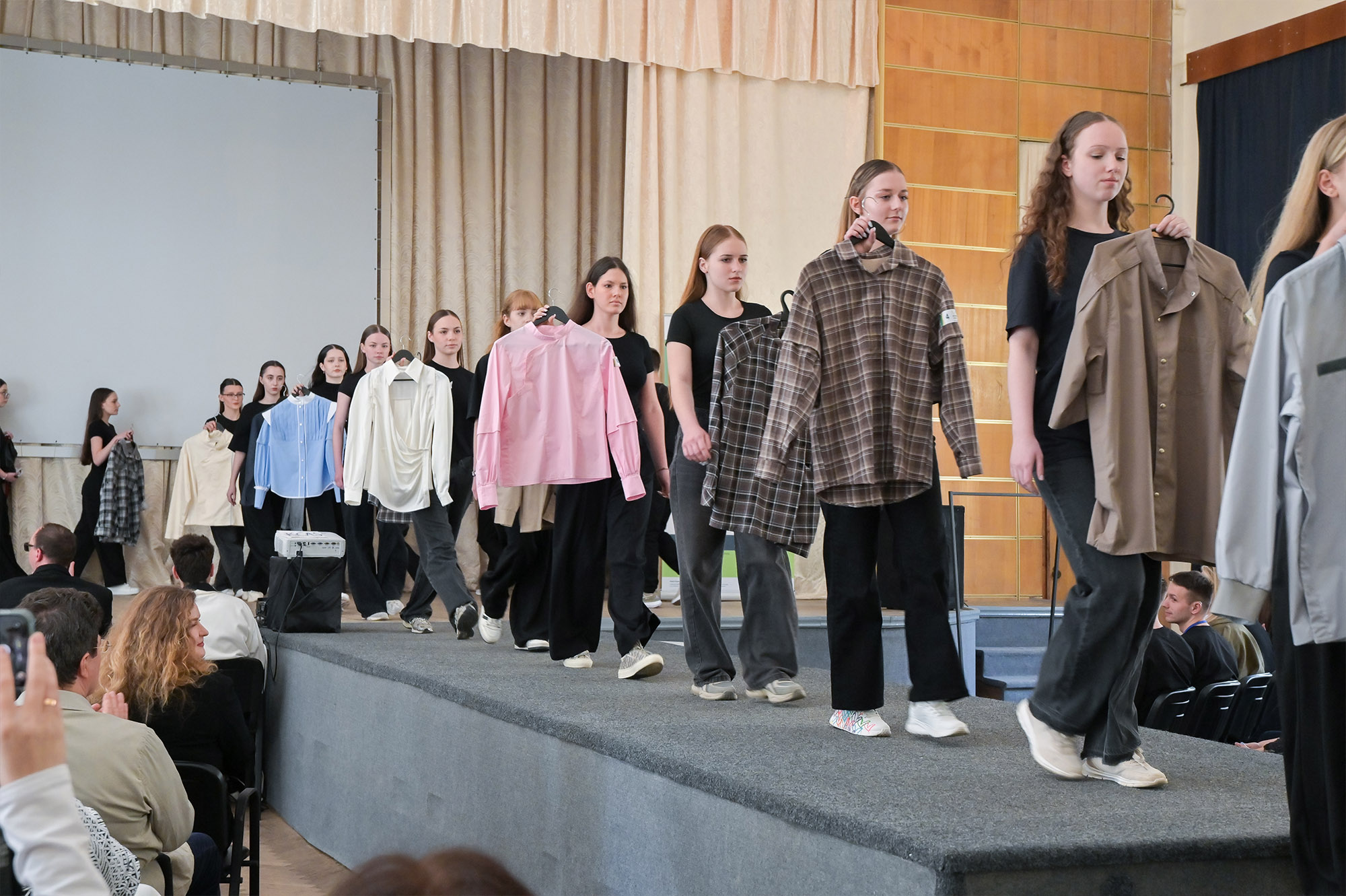 maibutnye-ukrayinskoyi-legkoyi-promislovosti-pochinayetsya-z-molodi-yaka-vje-sogodni-obiraye-profesiyu-stvoryuye-navchayetsya-ta-rozvivaye-galuz-razom-iz-biznesom-ta-osvitoyu-2
