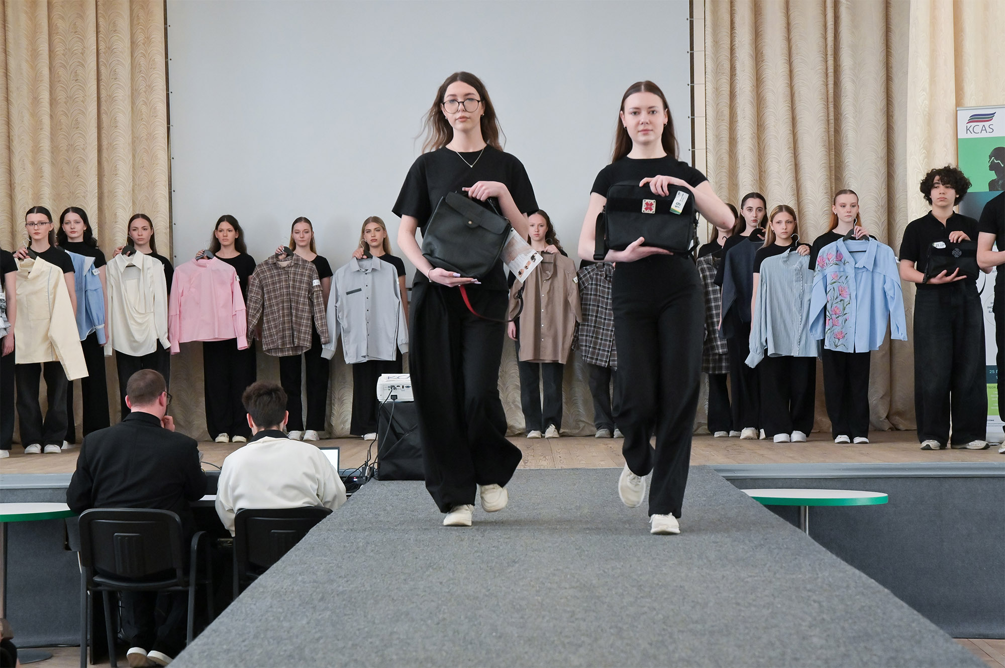 maibutnye-ukrayinskoyi-legkoyi-promislovosti-pochinayetsya-z-molodi-yaka-vje-sogodni-obiraye-profesiyu-stvoryuye-navchayetsya-ta-rozvivaye-galuz-razom-iz-biznesom-ta-osvitoyu-4